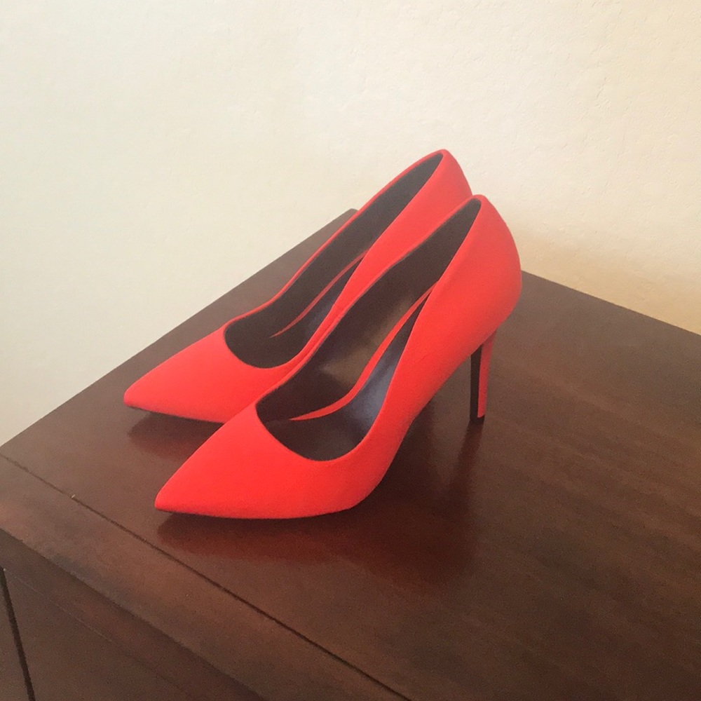 🔥 Hot Red Pumps 🔥